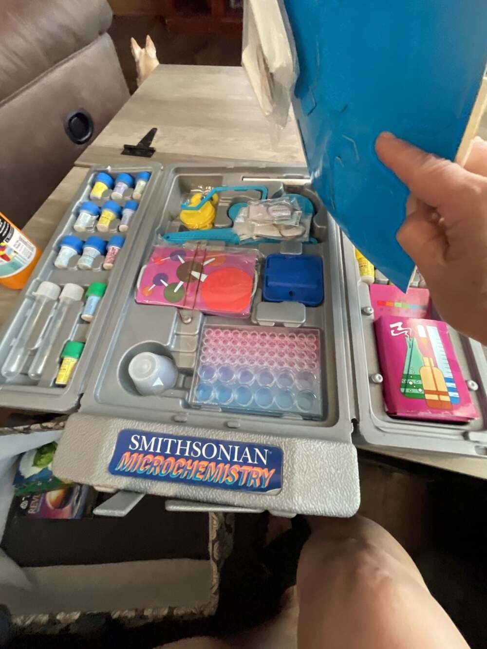 Smithsonian Microchemistry Science Kit - Picture 5 of 5